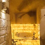 Solo Cave Hotel