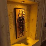 Hotel Solo Cave