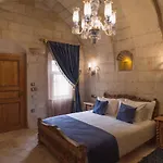 Solo Cave Hotel 3*