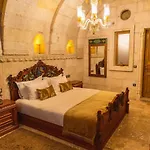 Hotel Solo Cave
