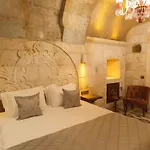 Hotel Solo Cave