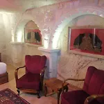 Hotel Solo Cave
