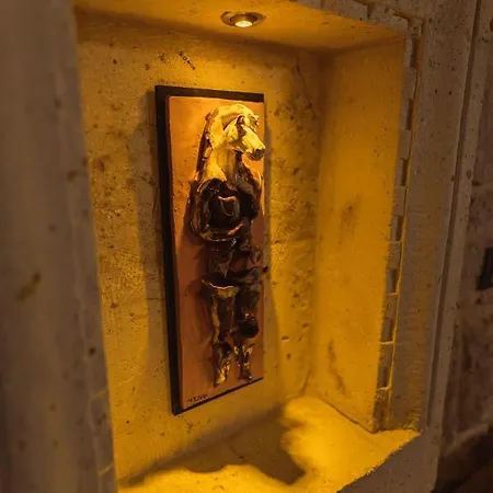 Hotel Solo Cave